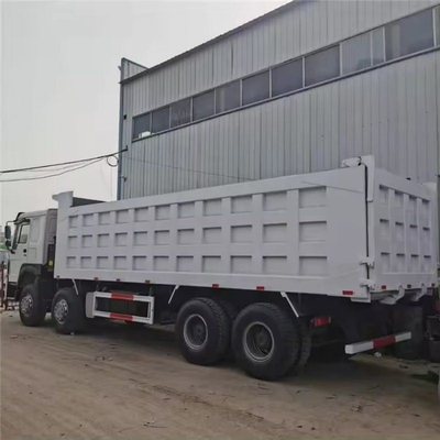 Gebrauchtes 371 PS Sinotruck Dump Truck Schwerlastwagen Rohrloser Reifenentwurf 8 * 4 Linkshandantrieb