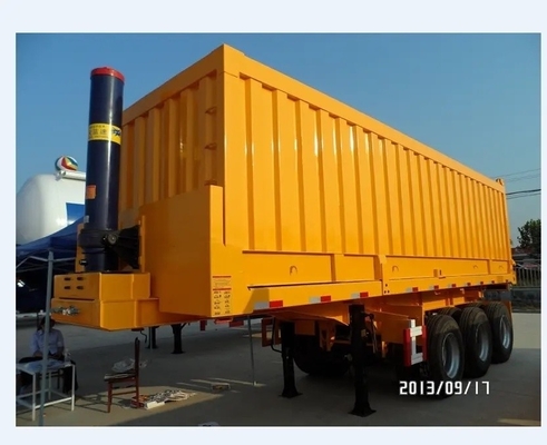Transport von Zementpulver in Schüttgut mit schweren Dreiachsen-Dumper-Tipper-Semianhängern