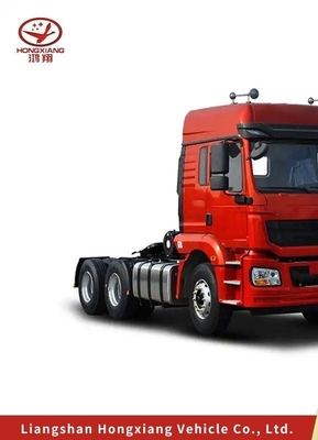 Weißer Transport-Traktor-Lkw mit großer Motorkapazität und Rohrlos-Reifen-Design