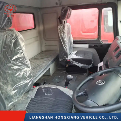 Schwerlastwagen-Segment Diesel HOWO Traktorkopf-Lkw mit Motor &gt; 8L