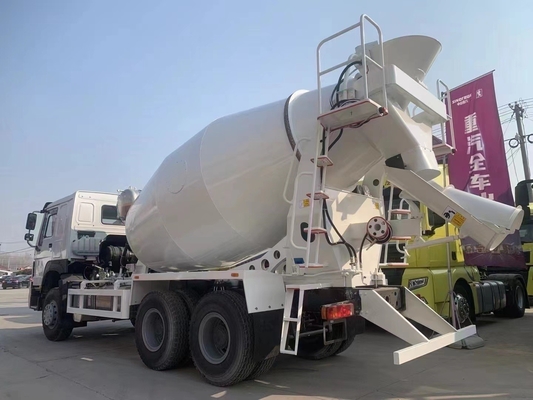 6x4 Antriebsmodus Selbstladen Betonmischfahrzeug mit Pumpe bei besten 12,00r22,5 Reifen
