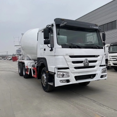 6x4 Antriebsmodus Selbstladen Betonmischfahrzeug mit Pumpe bei besten 12,00r22,5 Reifen