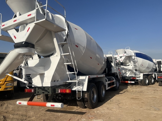 6x4 Antriebsmodus Selbstladen Betonmischfahrzeug mit Pumpe bei besten 12,00r22,5 Reifen
