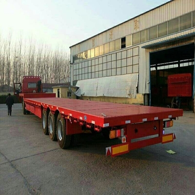 Flachbett-Lowboy-Semianhänger mit Hydraulikrampen und Lastkapazität von 60 t